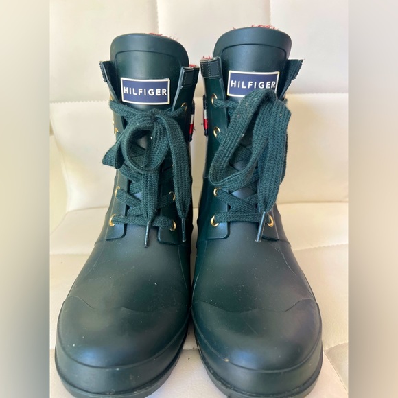 Tommy Hilfiger green rain boots. Size 8. In good condition. - Picture 2 of 6